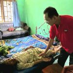 Mina Terharu Saat Ibunya yang Sakit Dijenguk Rudianto Tjen