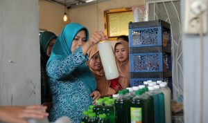 Safriati Safrizal Kunjungi UMKM Sabun Lokal yang Eksis di Pasar Resto dan Hotel