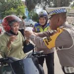 Satlantas Polres Bangka Tengah Imbau Pengendara Tetap Pakai Helm Saat Berburu Takjil