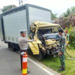 Truk Pengangkut Anak Ayam Ringsek Usai Tabrak Truk PT Timah di Jalan Raya Desa Cambai