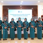 Safriati Safrizal Kukuhkan Ketua Posyandu Kabupaten Kota