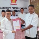 Ambil Formulir di DPC Gerindra, Mantan Sekda Eddy Supriadi Mantapkan Diri Maju Pilkada Basel 2024