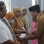 Bupati Algafry Serahkan Santunan Kepada 18 Anggota KORPRI Bangka Tengah