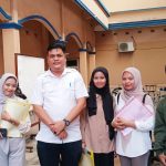 Kades Perlang Yani Basaroni Kawal Warganya Ikut Kuliah Gratis di Uniper