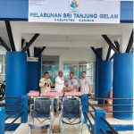 PT Timah Serahkan Bantuan Kursi Roda dan Tandu Pasien ke Badan Usaha Pelabuhan Karimun