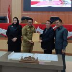 Bupati Riza Hadiri Dua Agenda Paripurna Penandatanganan Nota Kesepakatan Rancangan Perubahan