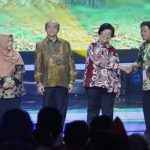 Kepala Desa Namang Terima Penghargaan ProKlim Tahun 2024 dan Bonus Rp10 Juta dari KLHK    