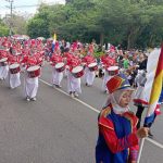 Meski Cuaca Panas, Warga Tetap Semangat Saksikan Pawai Baris-berbaris di Bangka Tengah
