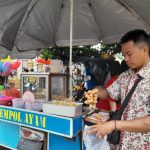 Pawai dan Karnaval HUT ke-79 RI di Koba, Pedagang Raup Keuntungan