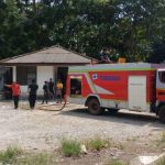 Tim Damkar PT Timah Gerak Cepat, Bantu Padamkan Kebakaran di Ruang Tunggu Pelabuhan Tanjung Gudang 