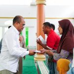 Bantu Mustahik, Unik Pengumpulan Zakat PT Timah Serahkan Bantuan Modal dan Tenda ke Pelaku Usaha