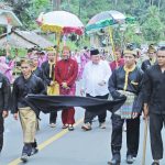 Masyarakat Desa Pelangas Gelar Pesta Adat Suku Jerieng