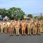 Pj Wali Kota Pangkalpinang Serahkan Penghargaan kepada Dua OPD Terbaik