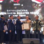 Riza Herdavid Raih Penghargaan Satyalencana AKMY dari Karang Taruna Pusat