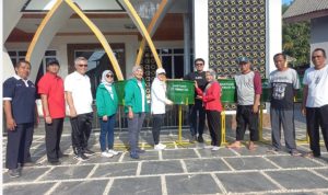 Jaga Kebersihan Lingkungan, PT Timah Serahkan Puluhan Tong Sampah untuk Warga Teluk Rubiah