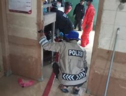 Satpolair Bangka Barat Evakuasi Warga Terdampak Banjir di Kawasan Sungai Daeng 