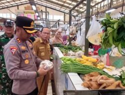 Jelang Nataru, Kapolres Bangka Tengah Bersama Forkopimda Turun Langsung Pantau Harga Bapok