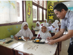 PT Timah Dukung Program Makan Bergizi Bagi Ratusan Pelajar di Kabupaten Bangka Tengah