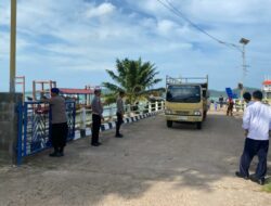 Personel Pos Pam Laksanakan Pengamanan dan Pelayanan Operasi Lilin Menumbing 2024 di Pelabuhan Sadai