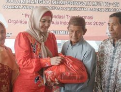 HUT ke-25 DWP, Wabup Debby Bagikan Bantuan Sembako ke Marbot Hingga Petugas Kebersihan