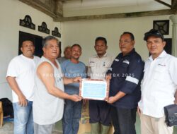 Kado Imlek dari PT Timah: Ko Ajam Terima Mesin Tempel dari PT Timah, Bisa Melaut Lebih Jauh