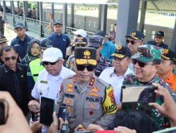 Kapolda Babel Tinjau Arus Mudik Lebaran di Pelabuhan Tanjung Kalian Mentok