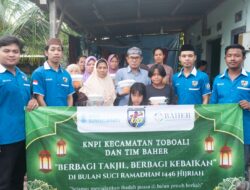 KNPI Toboali Bersama Tim Baher Berbagi Takjil Door to Door ke Warga Pesisir Tanjung Ketapang