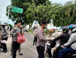 Polres Bersama Baznas Bangka Tengah Gelar Aksi Sosial Bagi-bagi Takjil di Bundaran Ikan Koba