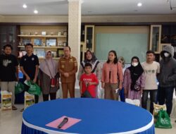 Algafry Serahkan Bantuan Sembako dan Uang Tunai kepada 5 Pekerja Migran asal Bangka Tengah