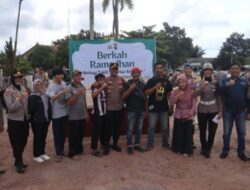 Polres Bateng Bersama Awak Media Bagikan Takjil Gratis kepada Masyarakat