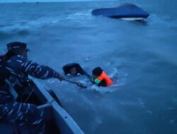 Tim SAR Gabungan Berhasil Evakuasi 2 ABK Kapal KCP Barakuda yang Tenggelam di Toboali