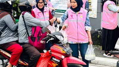 Semangat Ramadhan, GM PLN Babel Pimpin Aksi Sosial Srikandi Berbagi
