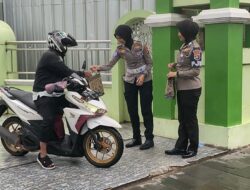 Ditlantas Polda Babel Bagikan 100 Paket Takjil Berbuka Puasa, Sasar Jemaah Masjid Hingga Pengendara