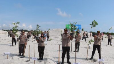Polres Bateng Tanam Ratusan Pohon Dukung Program Ketahanan Bumi Serumpun Sebalai
