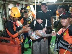 Alami Mati Mesin di Perairan Semujur, Timsar Gabungan Evakuasi Sejumlah Wisatawan