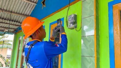 PLN UP3 Belitung Pastikan Kualitas Layanan di Pulau Buku Limau dengan Pemeliharaan dan Pemeriksaan KWH Meter