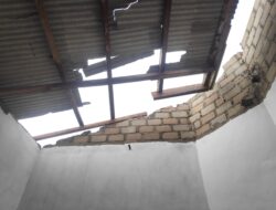 9 Rumah di Simpang Kaolin Kelabat Rusak Dihantam Angin Puting Beliung
