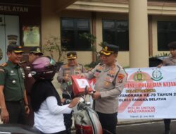 Puluhan Pengendara di Toboali Terima Bingkisan dari Polres Basel di Momen HUT ke-79 Bhayangkara