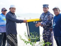 Jaga Keasrian Kawasan Wisata Pantai Batu Tunggal, PT Timah Serahkan Bantuan Alat Kebersihan Untuk Pokdarwis Lingkungan Rambak
