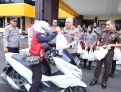 Silaturahmi Sinergitas TNI-Polri-Kejaksaan di Babel, Sambut Hari Bhayangkara Bagikan Tanda Mata Kepada Masyarakat