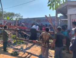 Air Sumur Diduga Tercemar Limbah, Warga di Desa Rajik Blokade Pintu Masuk Tambak Udang