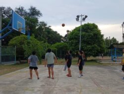 Optimalkan Aset untuk Dukung Olahraga Masyarakat, Puluhan Remaja Antusias Berlatih Basket di Lapangan PT Timah