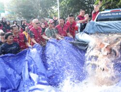 Kapolda Babel Ajak Anggota Lepaskan Ratusan Ikan Dan Burung Di Kawasan Taman Bhaypark
