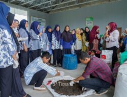 Jaga Lingkungan dan Tingkatkan Ekonomi Warga, PT Timah Latih Ibu-ibu Sungailiat Olah Sampah Jadi Kompos Bernilai Ekonomis