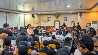 Sampaikan 16 Tuntutan, BEM SI Babel Gelar Aksi Unjuk Rasa di Gedung DPRD