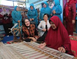 Lantik Ketua Dekranasda Bangka Barat Evi Astura Markus, Noni Hidayat Arsani Ajak Wujudkan Kerajinan Lokal Mendunia