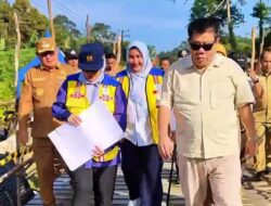 Gubernur Hidayat Tinjau Jembatan Putus Desa Air Ruak, Pastikan Perbaikan Segera