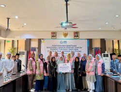 GM PLN Babel Serahkan Bantuan YBM PLN Program Beasiswa Cahaya Pintar untuk Santri Kurang Mampu