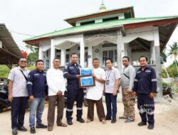 Dukung Kegiatan Keagamaan Masyarakat, PT TIMAH Tbk Serahkan Bantuan Untuk Musala Al Barokah
