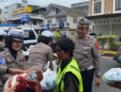 Ditlantas Polda Babel Gelar Jumat Berkah, Bagikan Hasil Ketahanan Pangan Dan Sembako Ke Warga